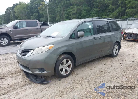 2011 Toyota Sienna Le V6 z USA, uszkodzony, nr VIN 5TDKK3DC0BS052186